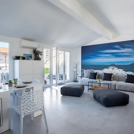 Experience Pastour Privatize 6 Aparts 10bedrooms&9baths 11doublebeds With His Duplexpenthouse Rooftop Close Palais Congres Beaches Et Suquet